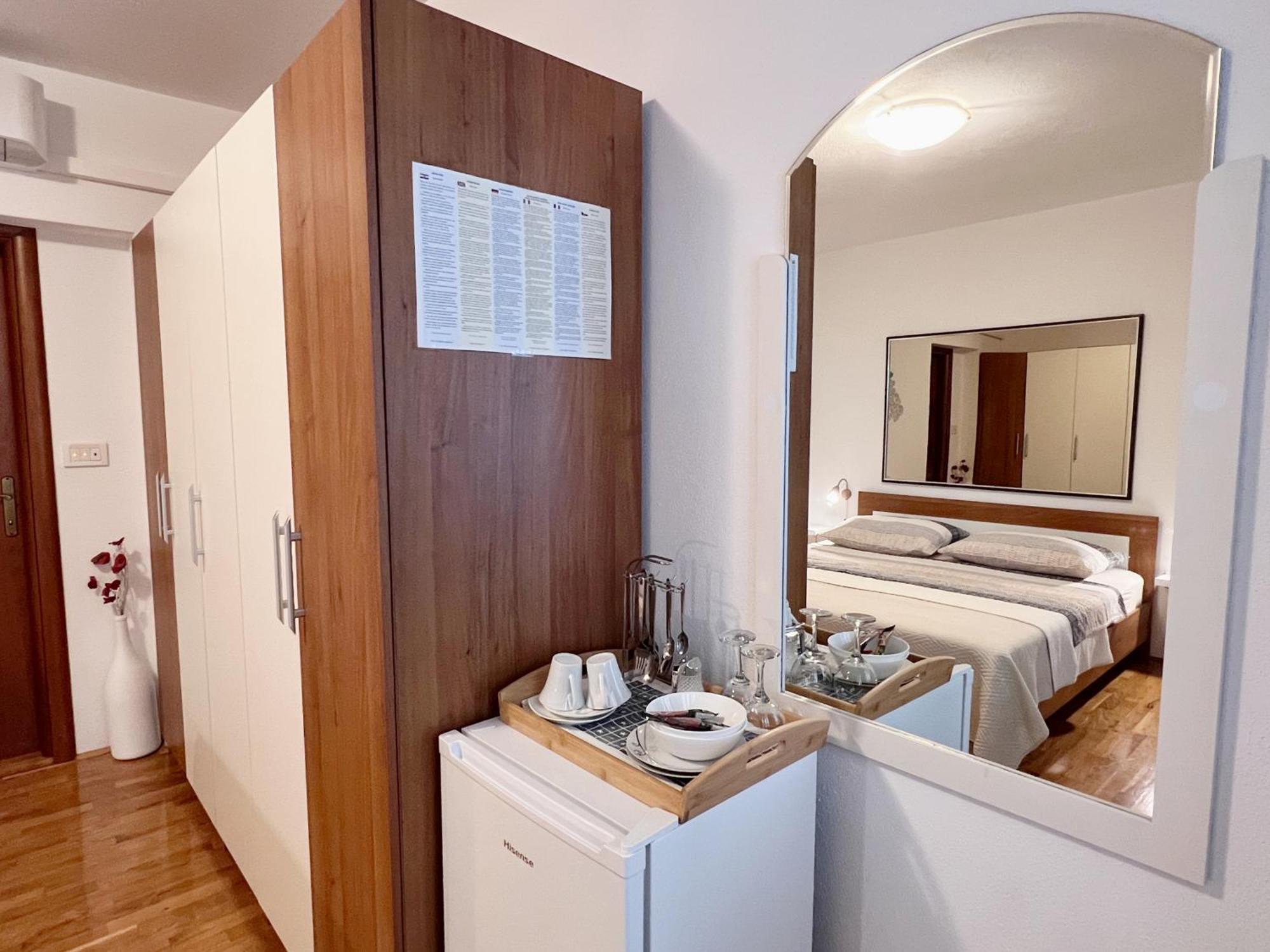 Room Tai - Spacious And Comfy With Private Terrace Hvar Town Luaran gambar