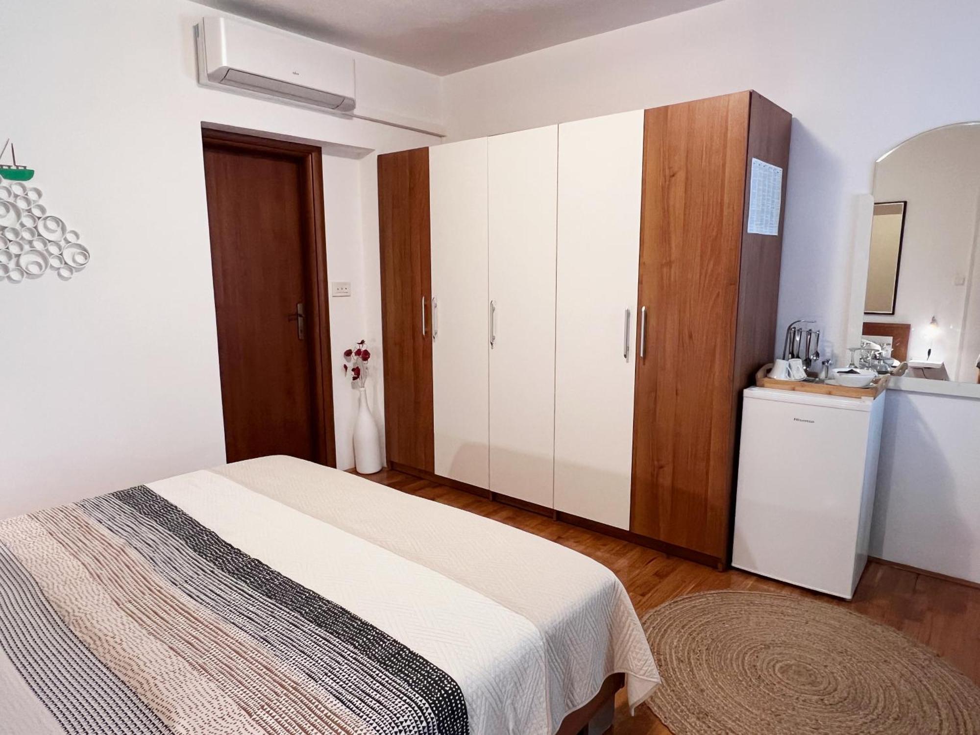 Room Tai - Spacious And Comfy With Private Terrace Hvar Town Luaran gambar